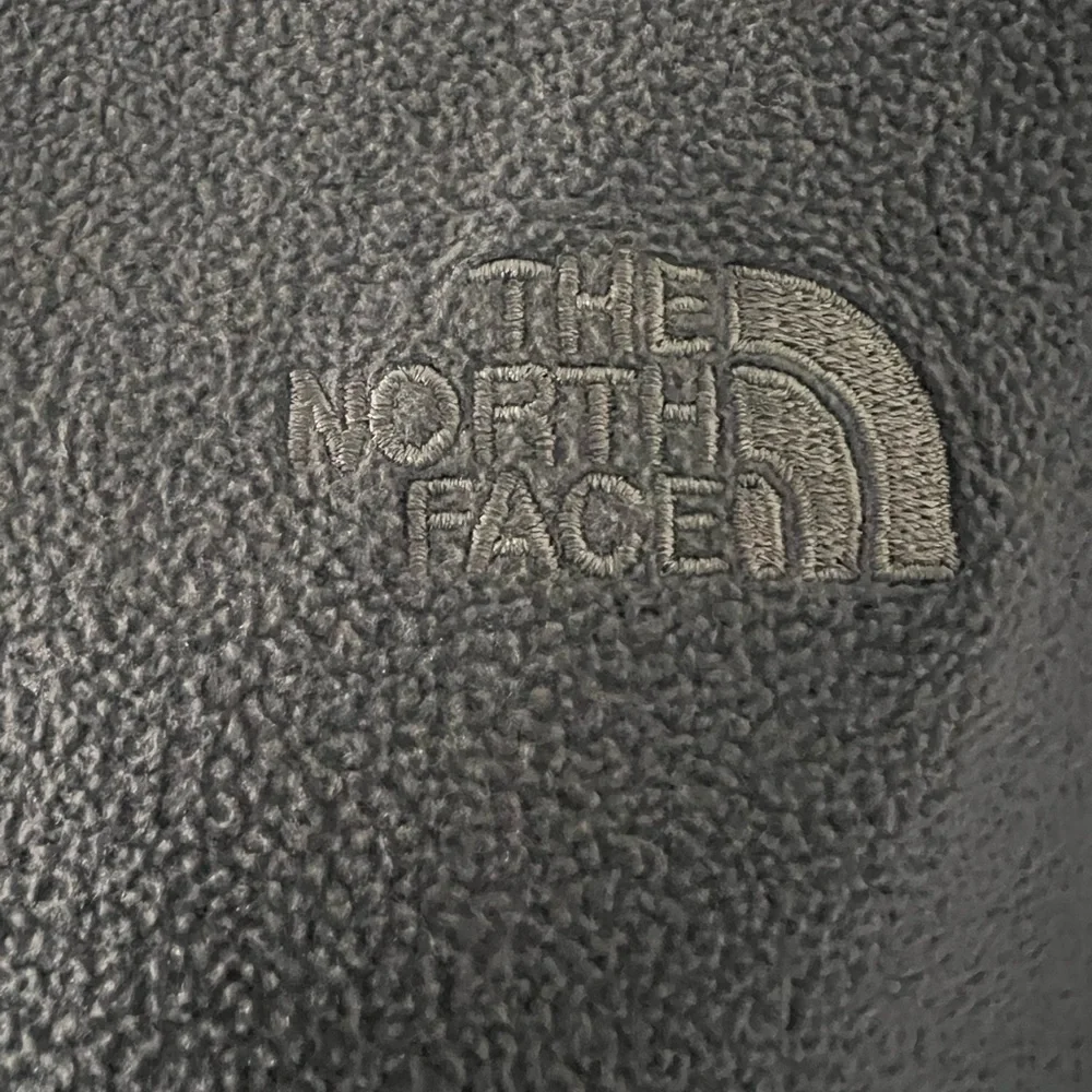 The North Face Men's Black Zip-Up Sweater.Sz/M